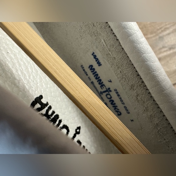 Minnetonka white thunderbird moccasins 7 - Picture 7 of 9